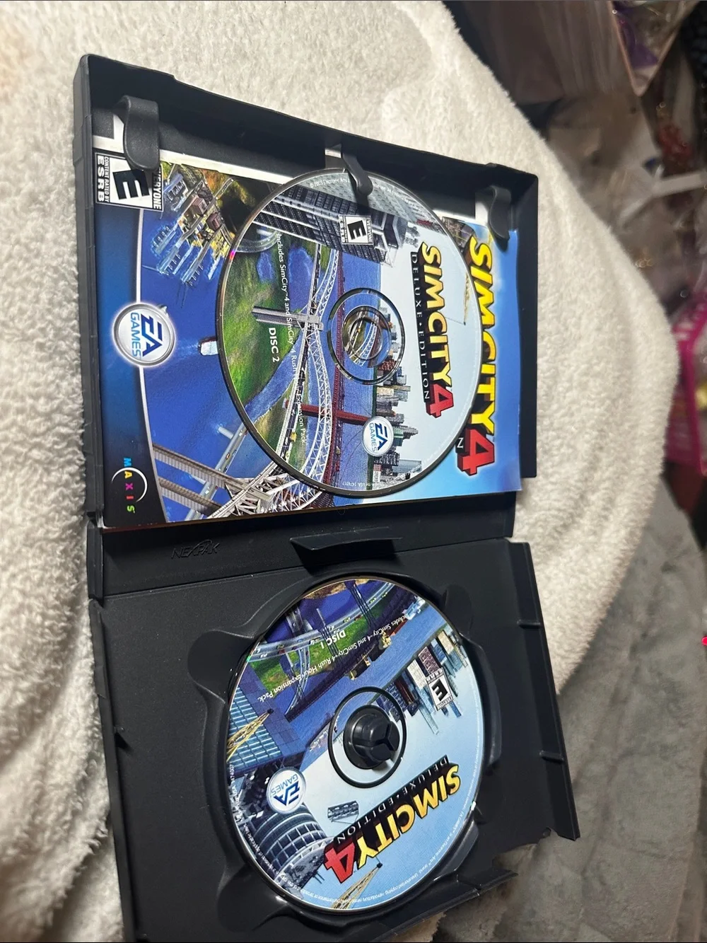 SimCity 4 Deluxe Edition PC Game + 100 Great Games CD-case broken